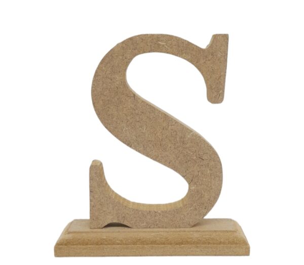 LETRAS MDF CON BASE S 5/8 14CM